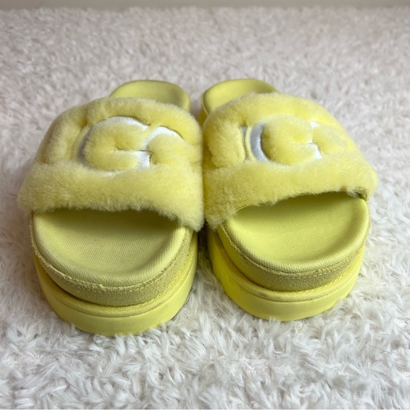 UGG Women's Yellow Laton Fur Slide in Size 6 - Picture 2 of 9